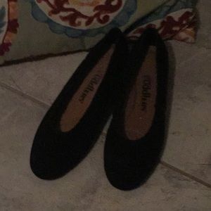 Black cobbie cuddlers